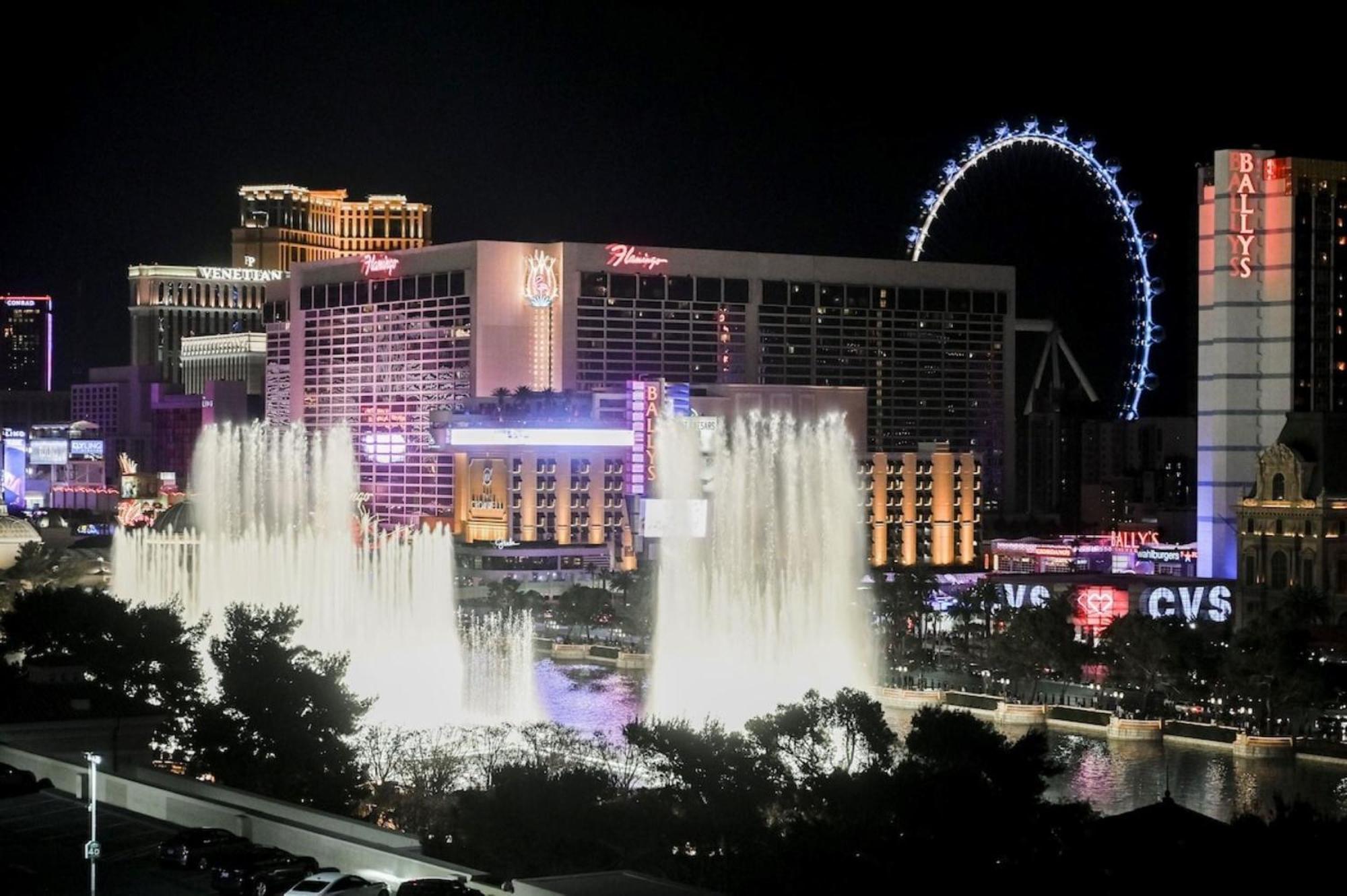 Iconic Vegas Views - 6 Comfy Beds, No Resort Fees, Center Strip! Las Vegas Exterior photo
